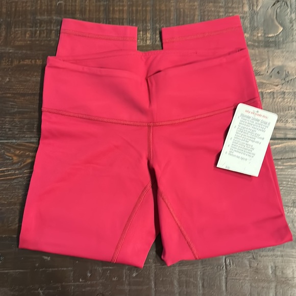 Lululemon Wonder Under Crop II - Picture 3 of 4